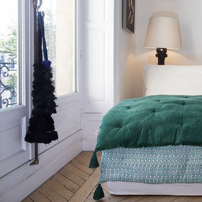 Boutis Espérance réversible  velours de coton & coton imprimé Fleur Mongol vert lumineux – 110 × 180 cm