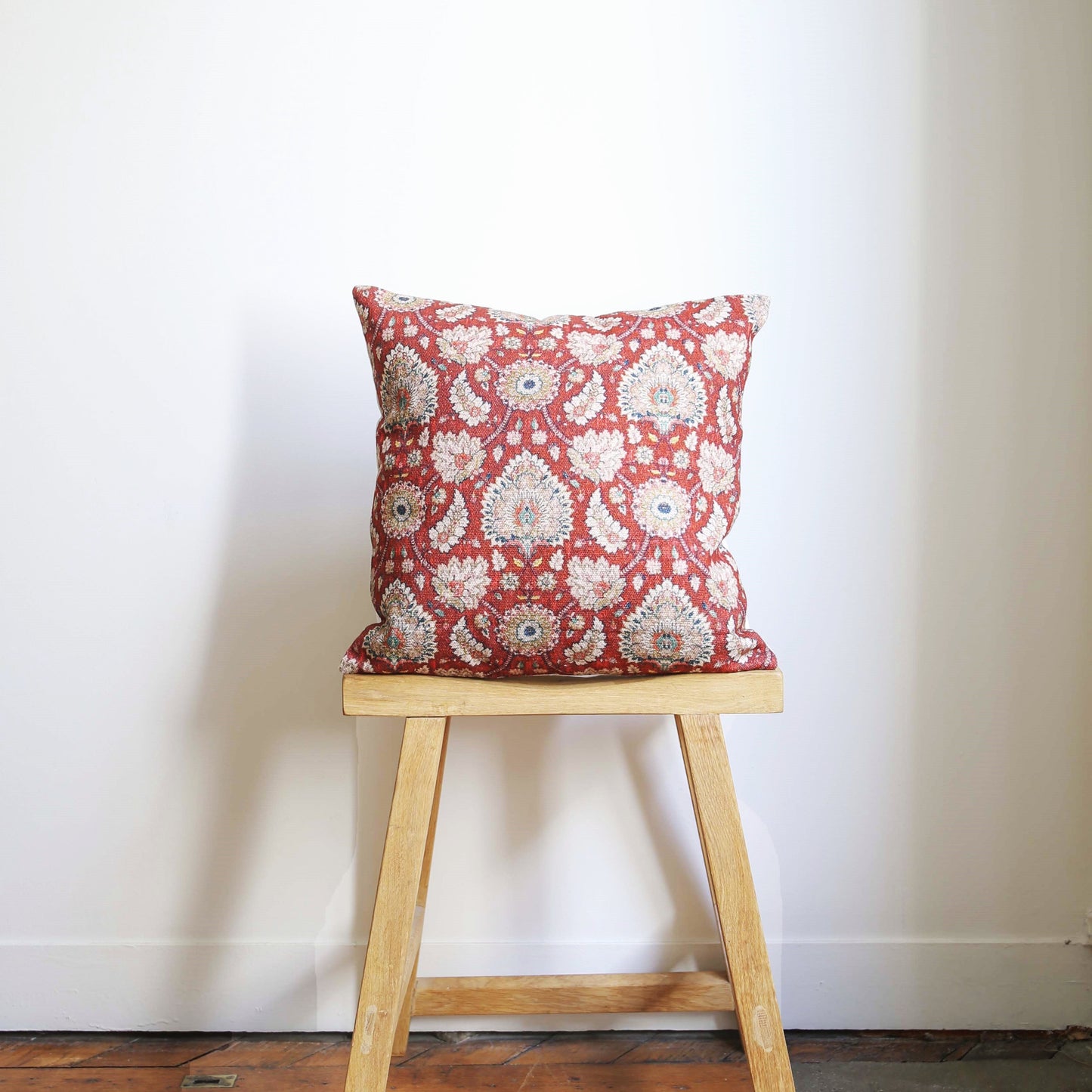 coussin tapissier motifs floraux