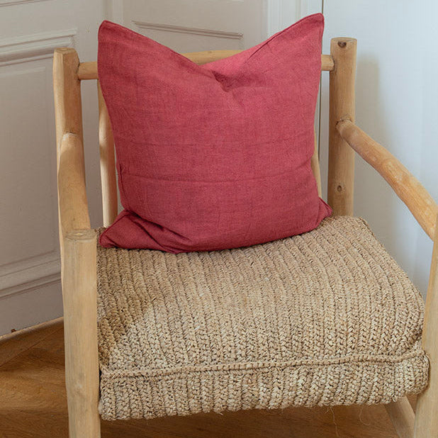 coussin en lin teinté couleur pamplemousse fait à la main