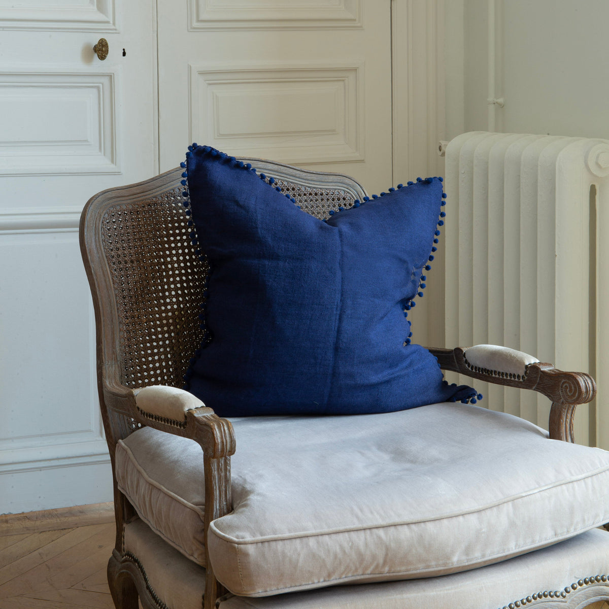 Housse de coussin en lin brut bleu marine 